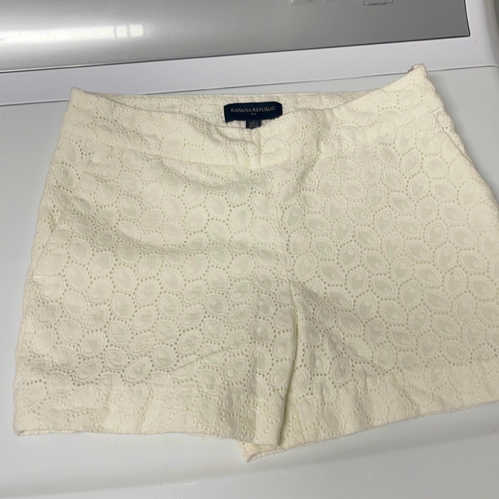 White banana republic shorts